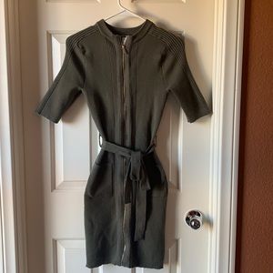 Short sleeve sweater dress zipper on the front.